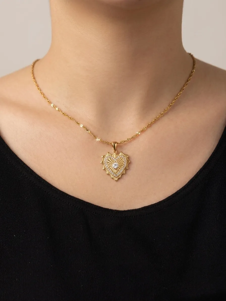 Collar dorado con dije de corazón