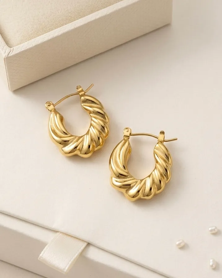 Aros dorados trenzados